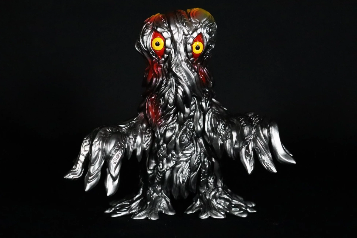 不気味な怪獣フィギュア