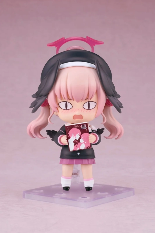 エッチな雑誌と驚き顔