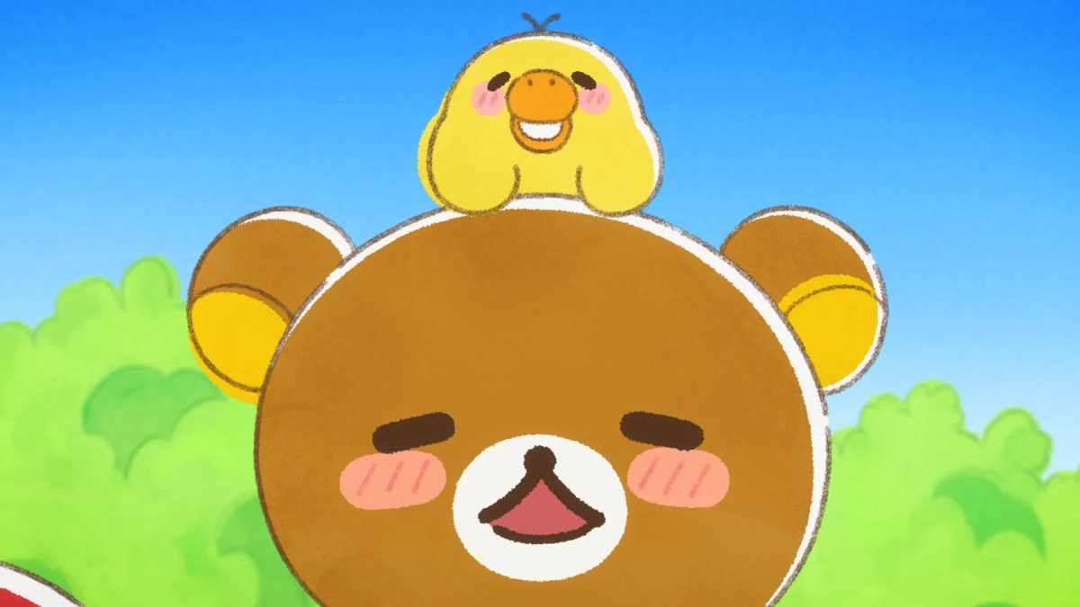 青空と緑の背景に、リラックマの頭の上にキイロイトリが乗っている可愛らしいイラストです。