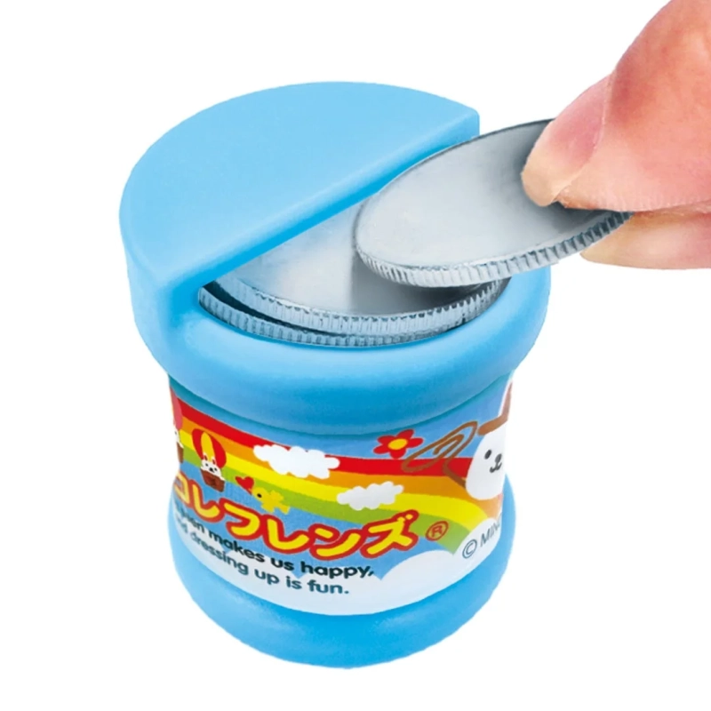 コインをセットして取り出す様子