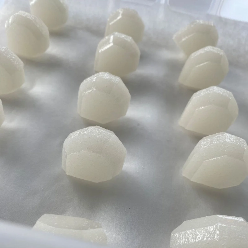 白い魔石こうぶつヲカシ