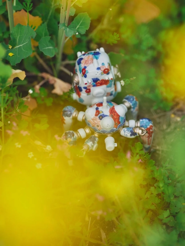 草むらのタチコマ