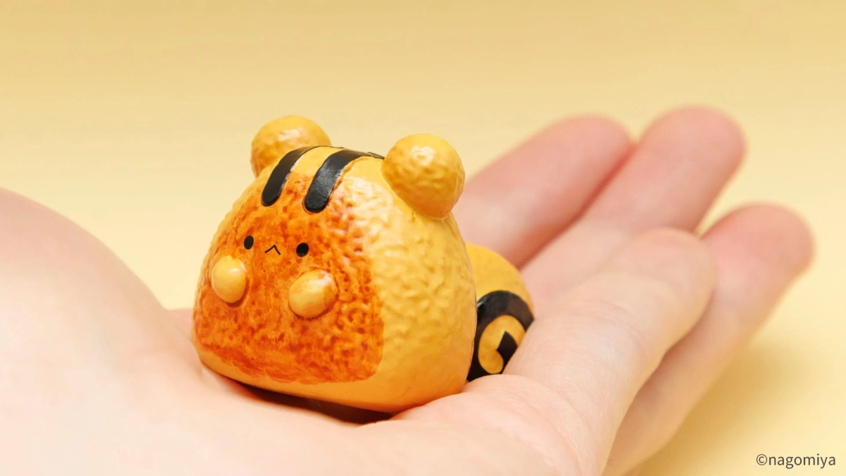 手のひらサイズのおにぎりす
