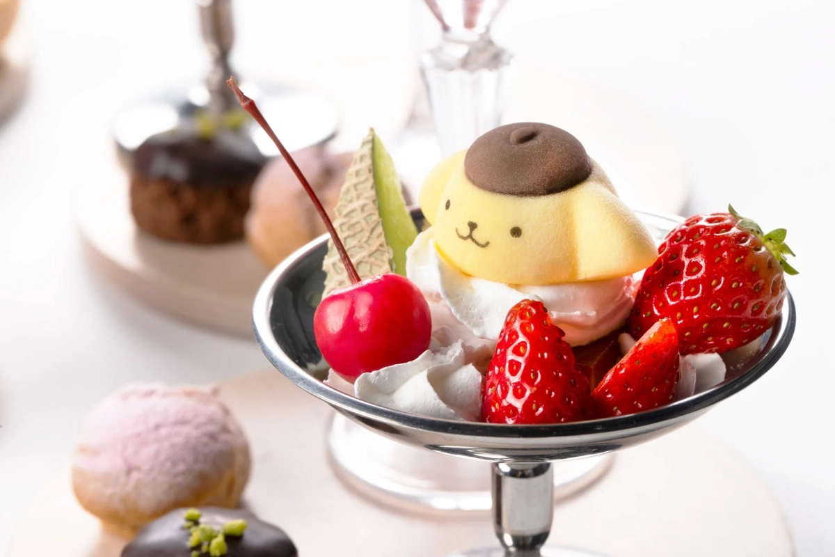 ポムポムプリンとシーズナルフルーツのプリンアラモード