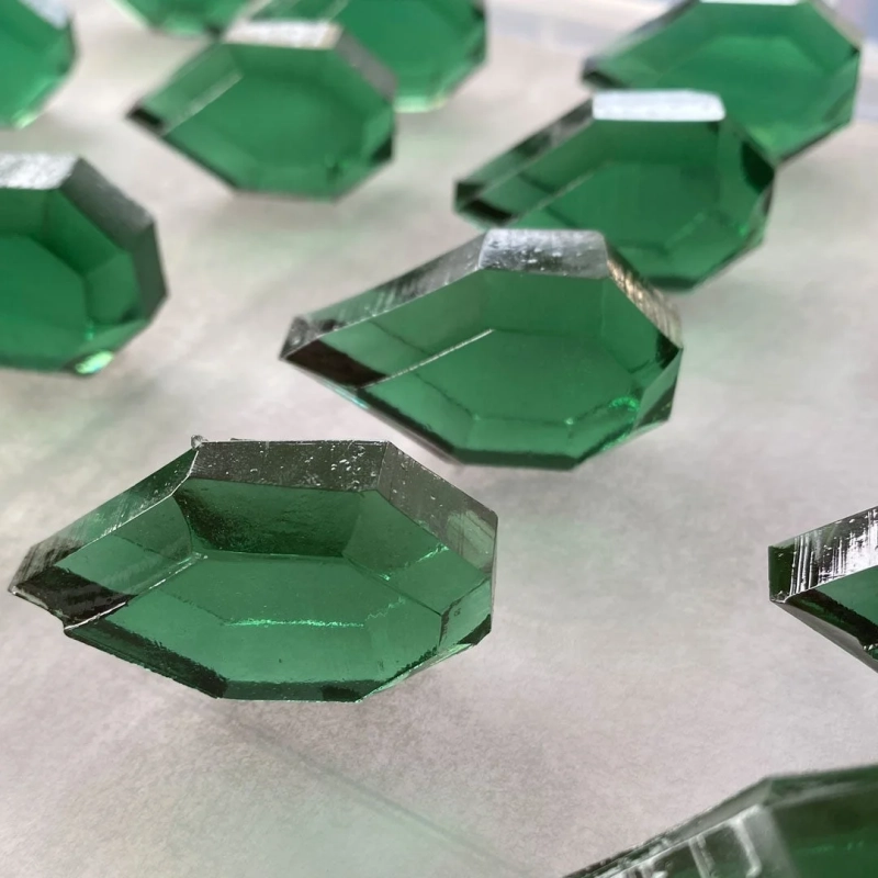 緑の魔石こうぶつヲカシ