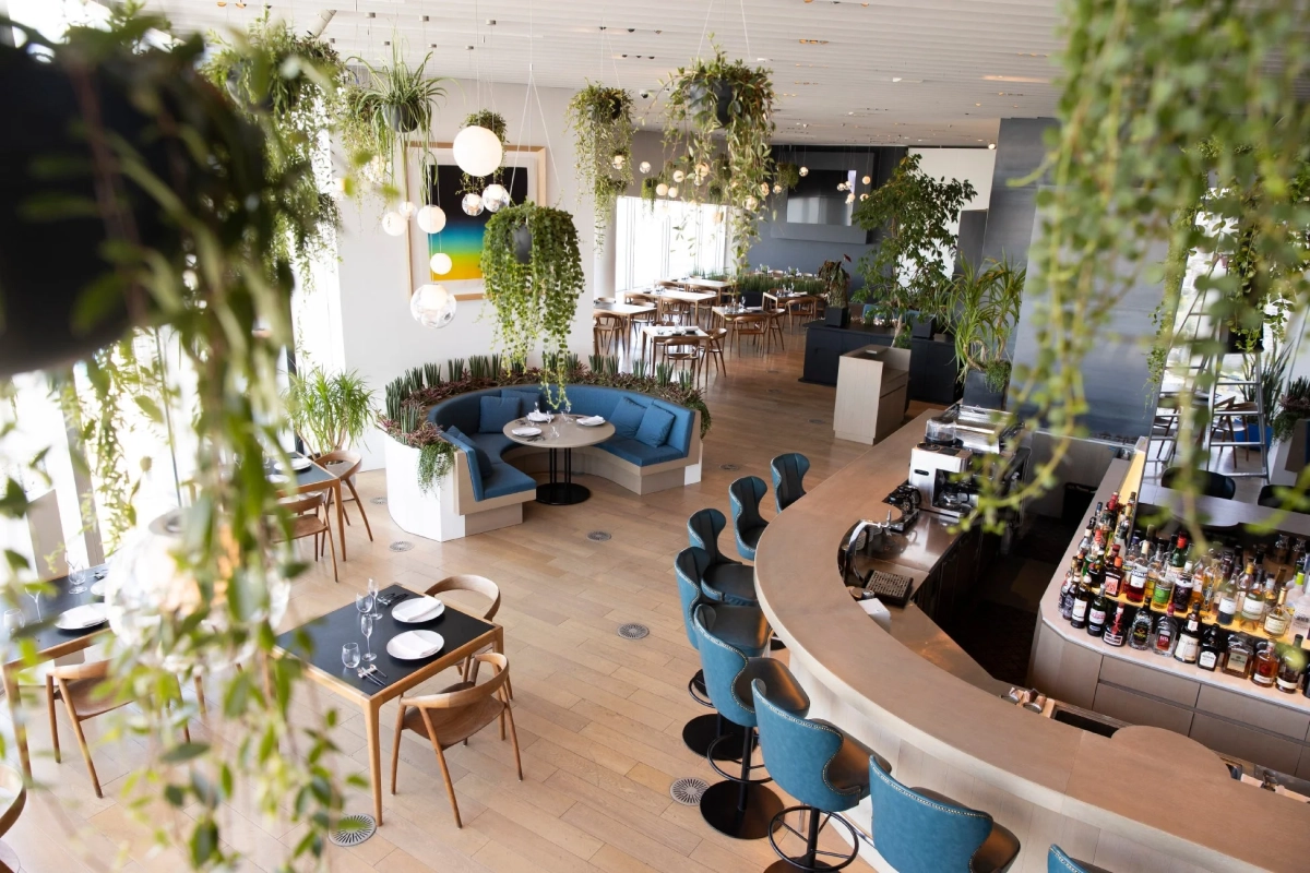 THE SUN & THE MOON Restaurant内観